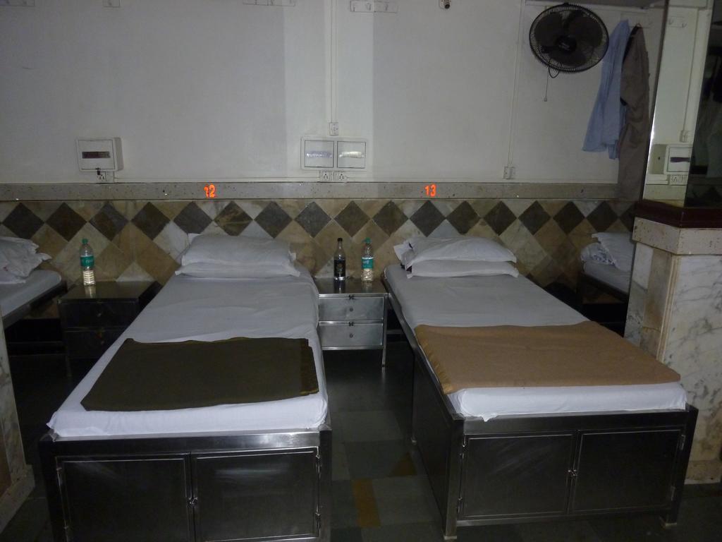 Yadgar Guest House Mumbai Exterior foto