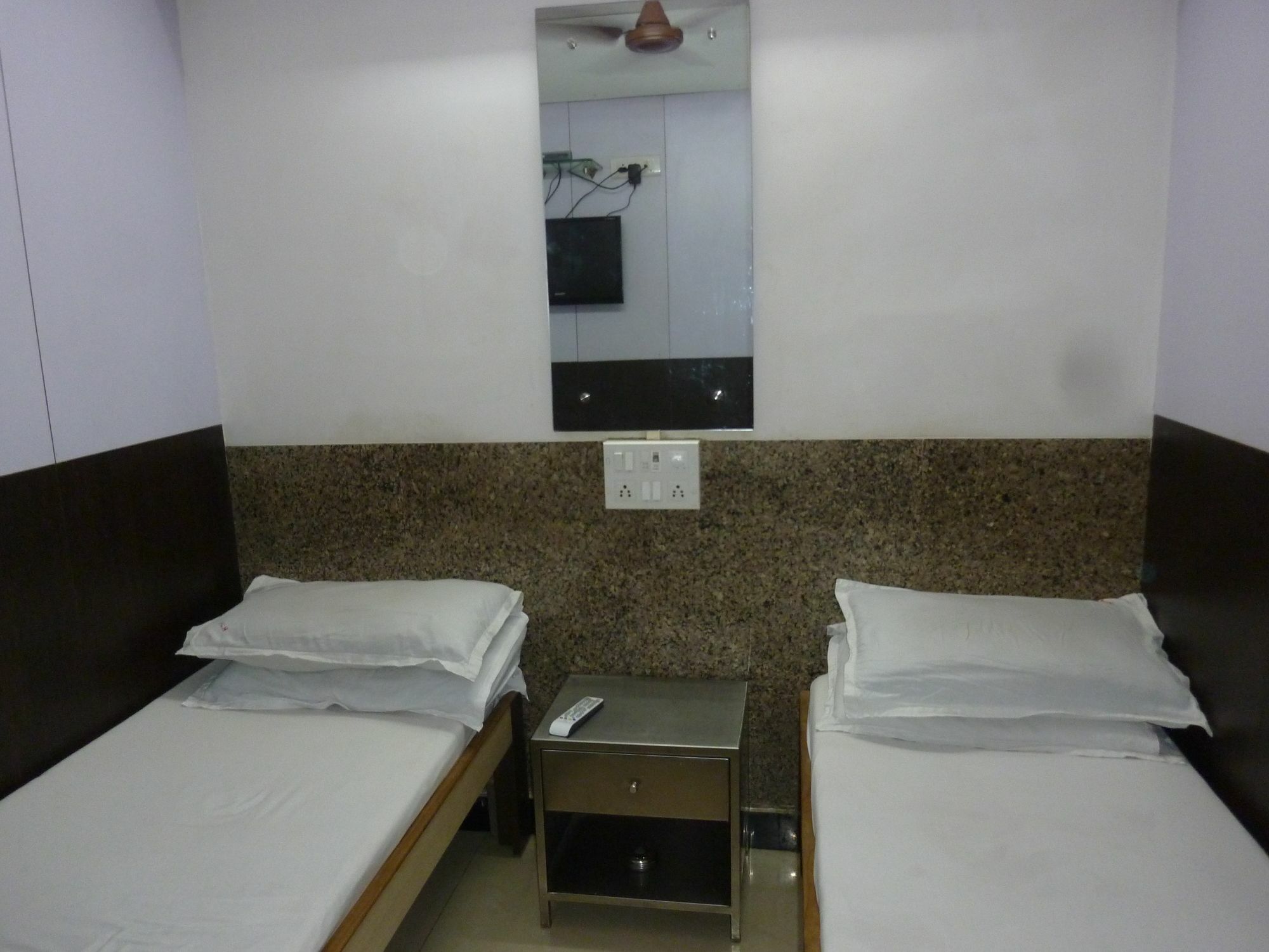 Yadgar Guest House Mumbai Exterior foto